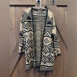 Elodie Tan and black patterned cardigan with pockets worn size medium